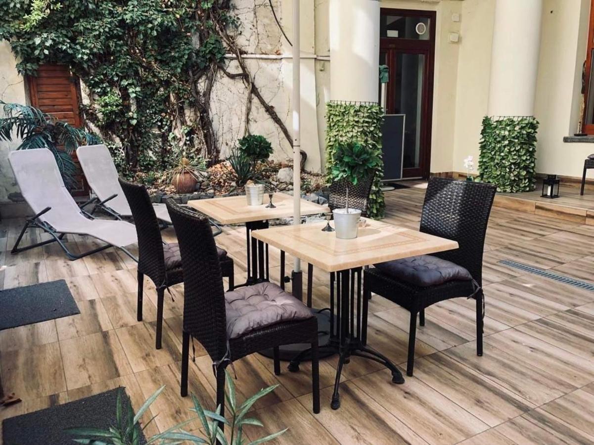 Atrium Panzio Hotel Esztergom Exterior photo